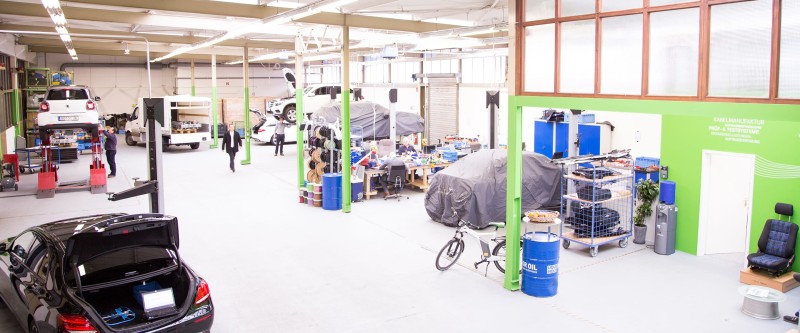 We offer services in the field of vehicle construction via work contracts and enable time-saving designs through our own workshops and production facilities.